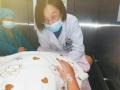胎儿生死19分钟 女医生跪着用手托起一个生命