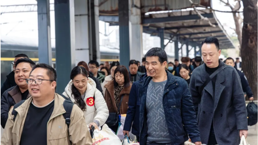 千里奔波一路坦途——江苏昆山“点对点”服务护航返岗复工路 千里奔波一路坦途——江苏昆山“点对点”服务护航返岗复工路